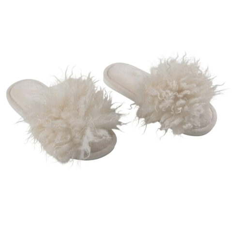 Ett par tofflor kallad Curly i offwhite från Fondaco.