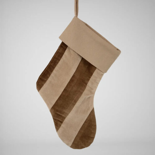Randig julstrumpa i brun/beige.
