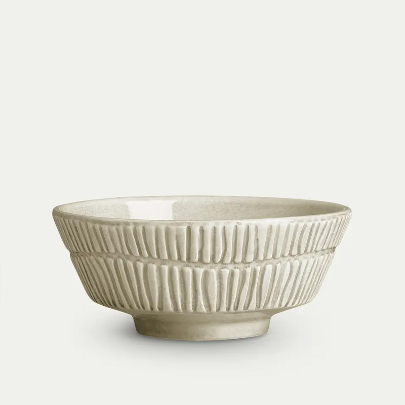 Mateus skål från serien Stripes på 15cm i färgen Sand.